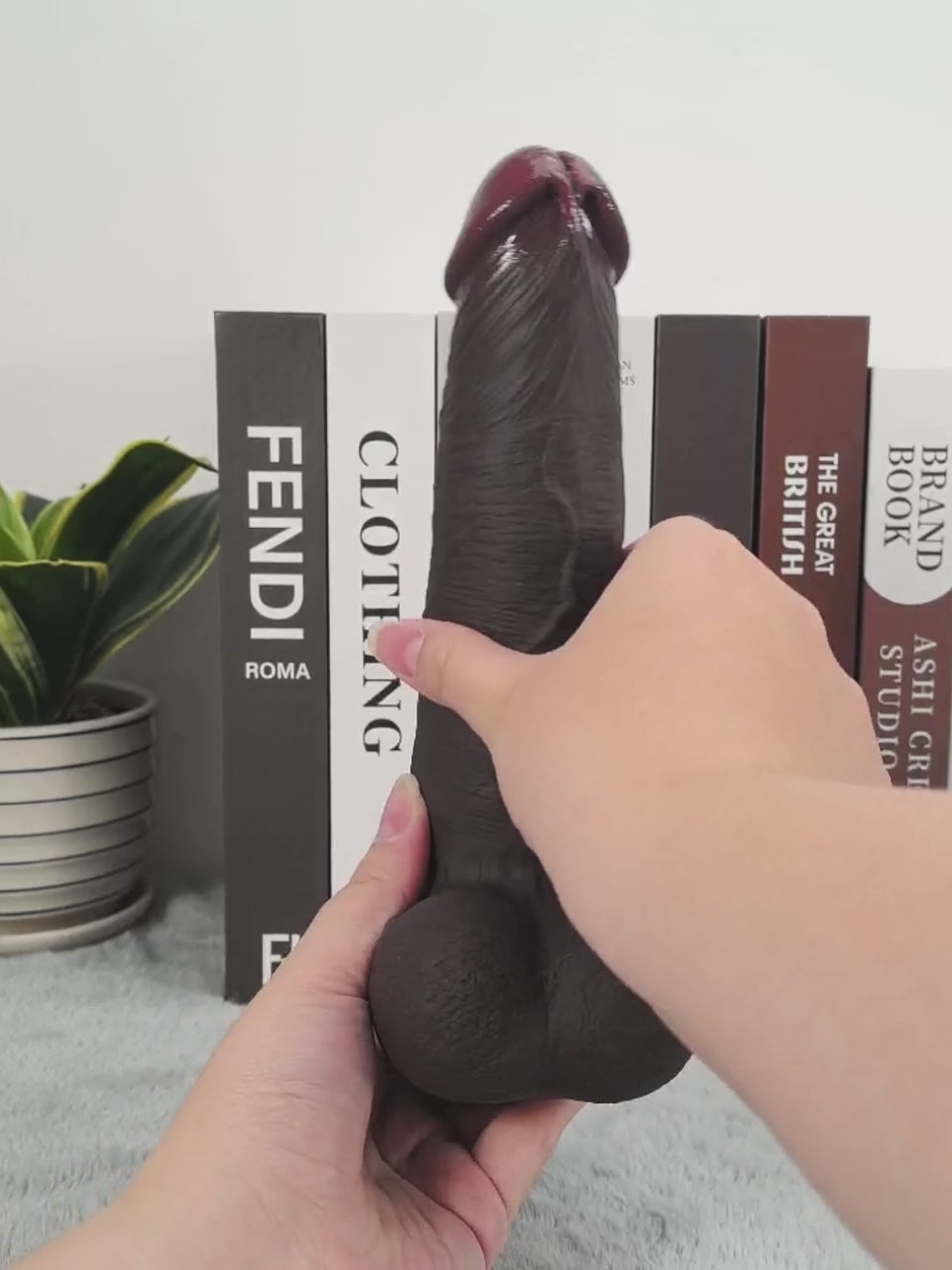 23,3 cm Svart Realistisk Dildo med Rörlig Hud och Rörliga Testiklar